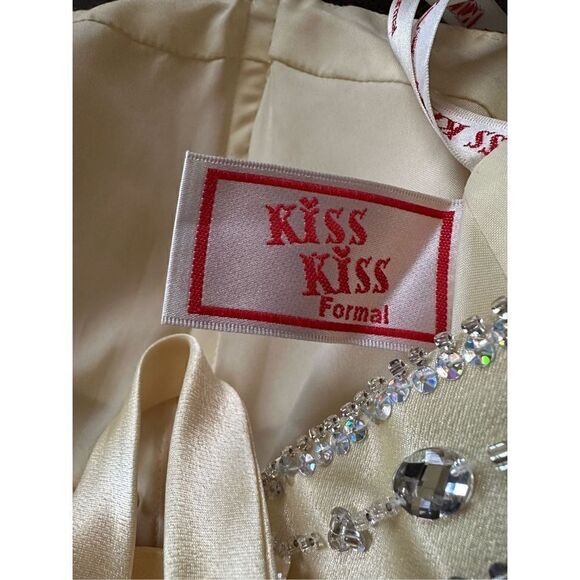 Stunning light yellow strapless gown , lace up back silk feel retails over $300 - Picture 12 of 14